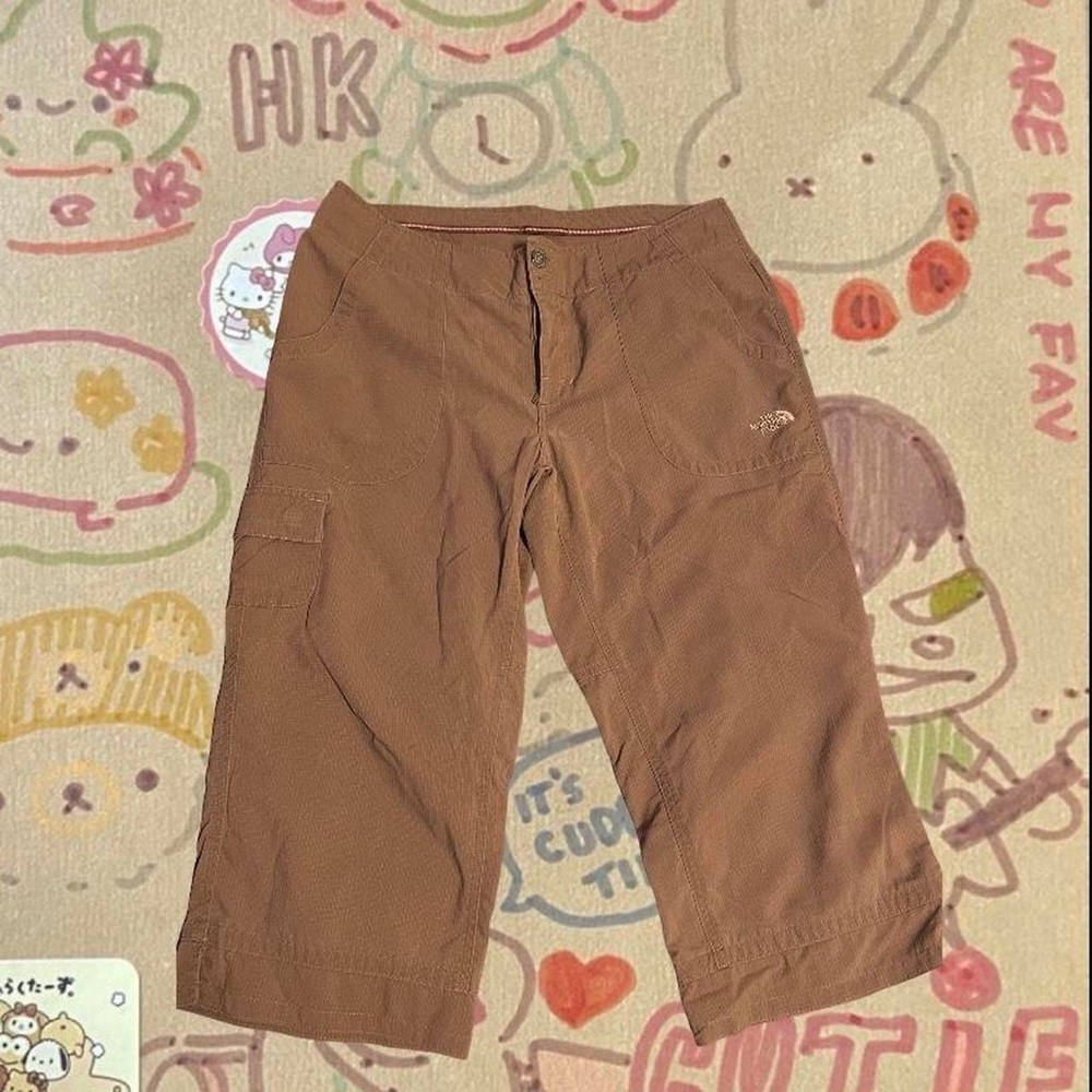 The North Face Brown Pants 🤎
Inseam: 18 1/2 in
Rise: 9in
Waist: 15 1/2 in